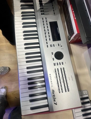 Kurzweil Artis 7 76-Key Professional Sta