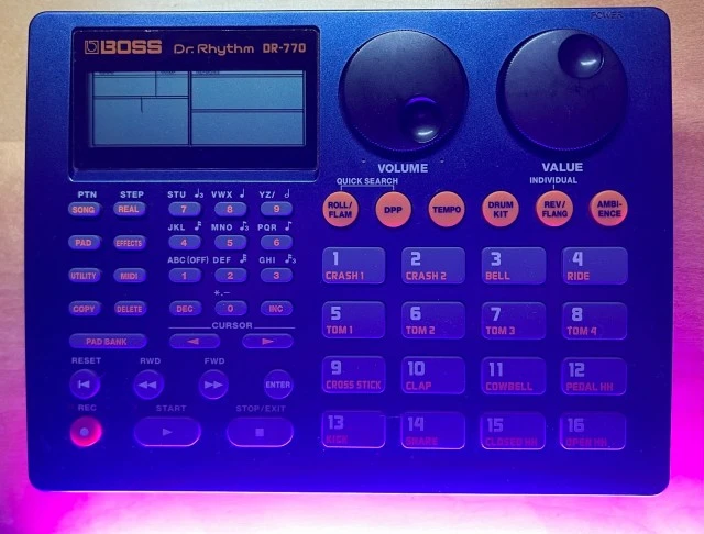 Boss DR-770