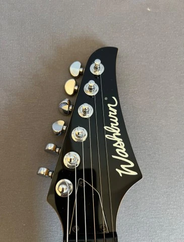  Washburn electric guitar &amp; Soft cas