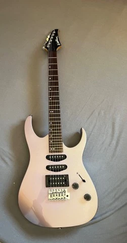  Washburn electric guitar & Soft cas
