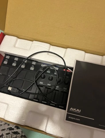 Akai MPD 323