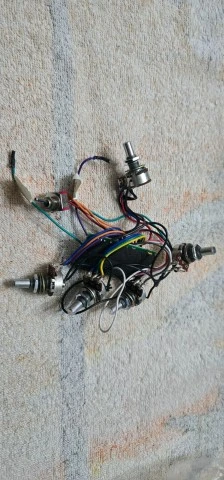 Harley Benton 3 band eq προενισχυτής για