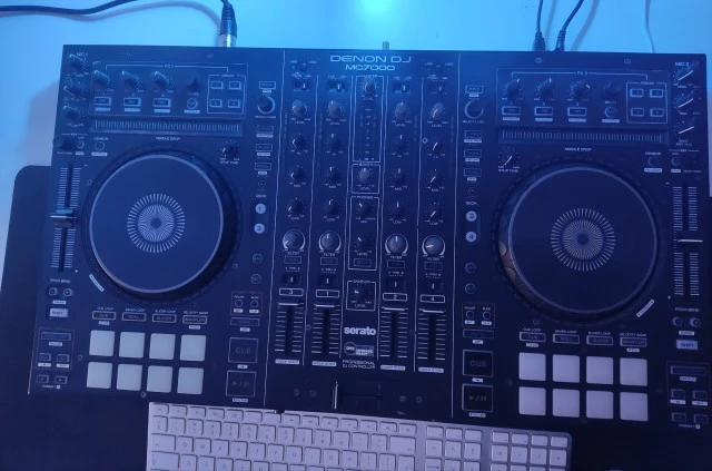 Denon MC7000 Μαζί με Τσάντα Μεταφοράς