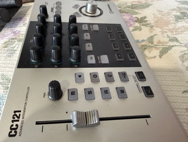 Steinberg CC121 Cubase Controller