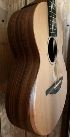 Sheeran by lowden W03 