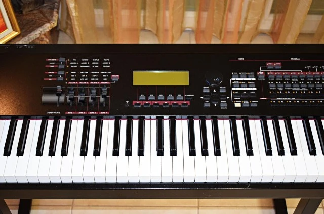 Yamaha S90 ES