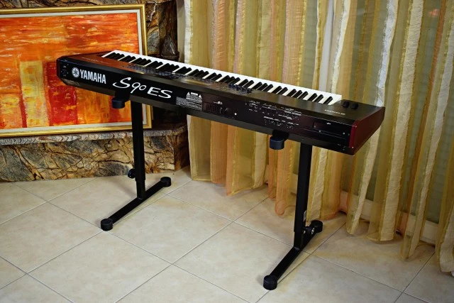 Yamaha S90 ES