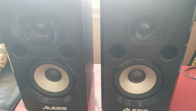 Alesis Elevate 6 passive studio monitors