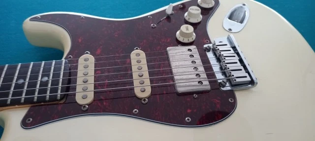 Fender Stratocaster Deluxe 2012
