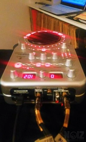 Behringer Effects Sampler DJ Controller