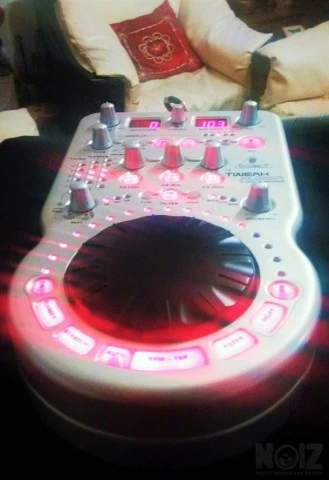Behringer Effects Sampler DJ Controller