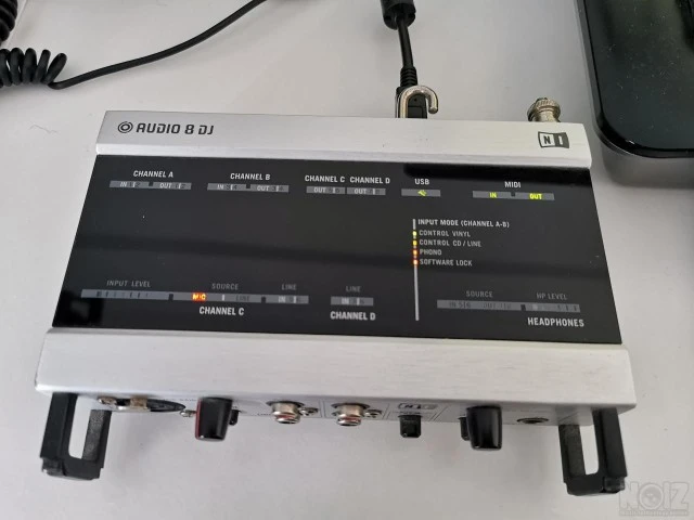 NI Audio 8 Traktor