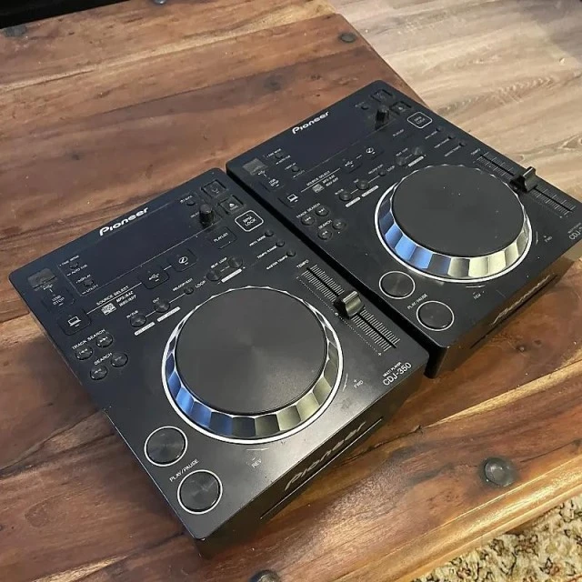 Πωλούνται 2 Pioneer CDJ-350