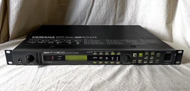 Πολυεφφέ Yamaha FX900 + Foot Controller 