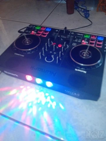 Numark party mix live.