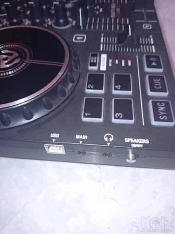 Numark party mix live.
