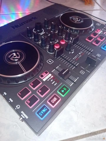 Numark party mix live.