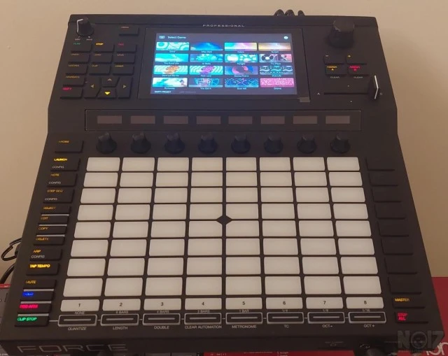 AKAI FORCE MIDI CONTROLER