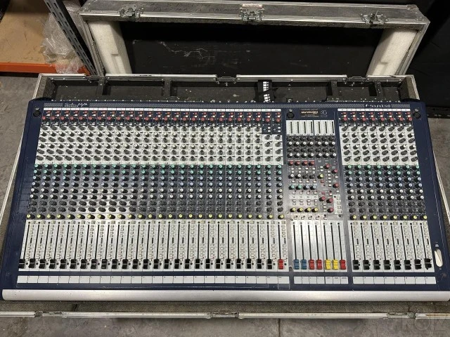 Soundcraft GB4 32ch Analog Console