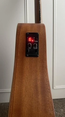 Baby Taylor BT2e