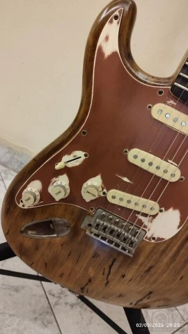 Squier by Fender Stratocaster Left Hande