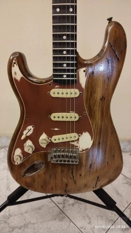 Squier by Fender Stratocaster Left Hande