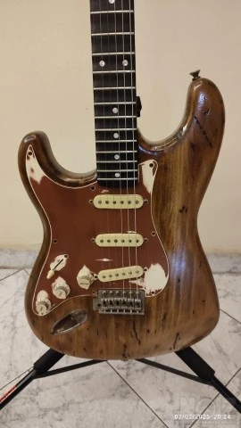Squier by Fender Stratocaster Left Hande