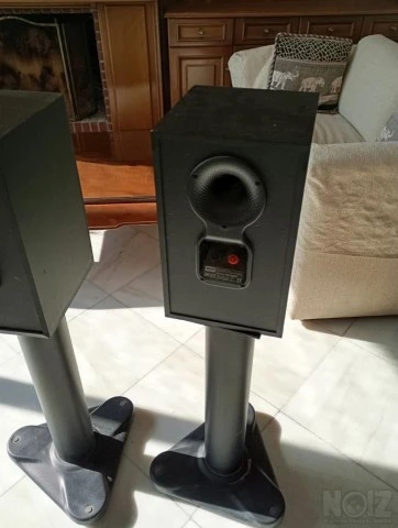 B&W Model DM303