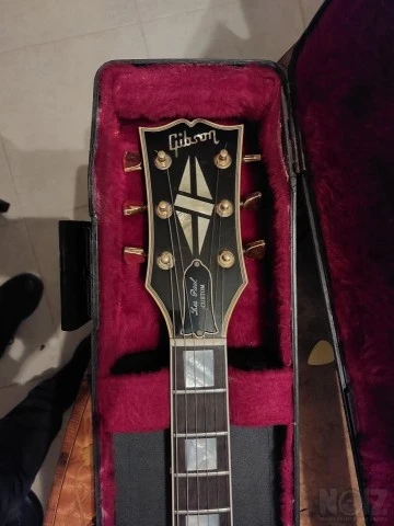 1981 Gibson  Black Beauty 3 pickups