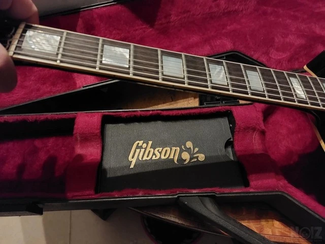 1981 Gibson  Black Beauty 3 pickups