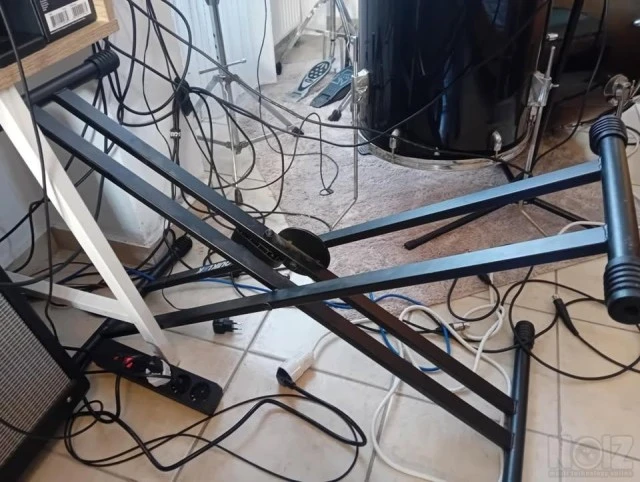 Roland fp60+quiklok stand
