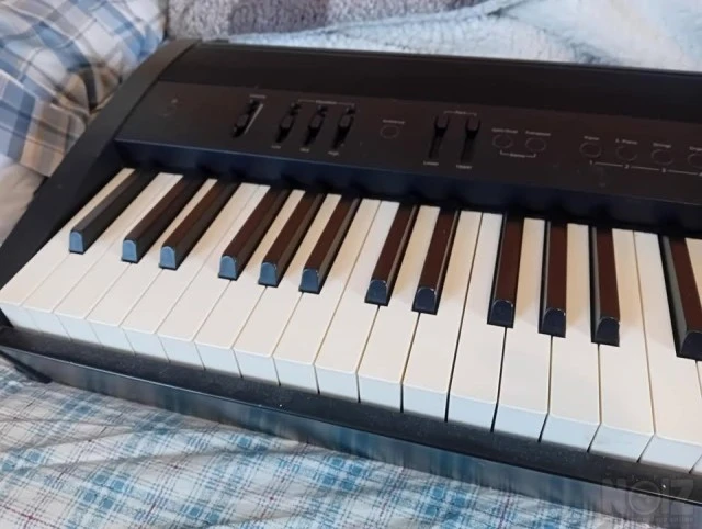 Roland fp60+quiklok stand