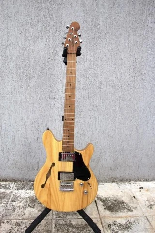 Sterling by Music Man Valentine JV60C NT