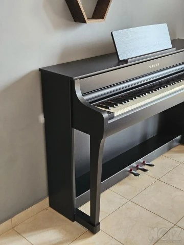 Yamaha CLP-835