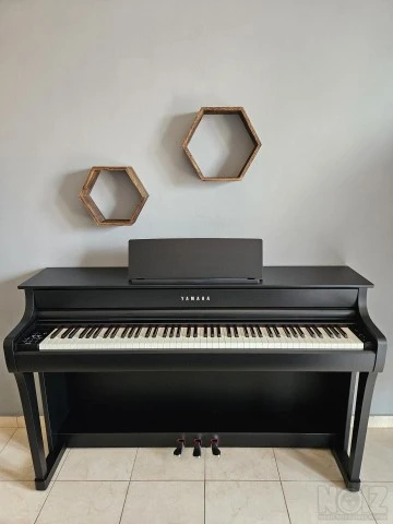 Yamaha CLP-835