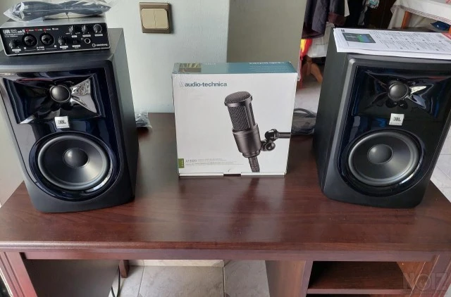 Ηχεία JBL και Κάρτα UR22