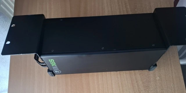 Mackie DL 16S