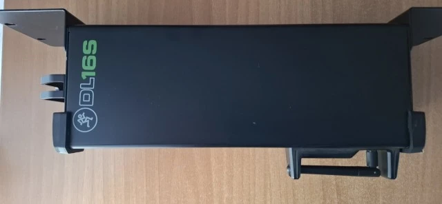 Mackie DL 16S