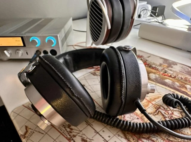 Hi - Fi  Ακουστικά   Akai   ASE - 30