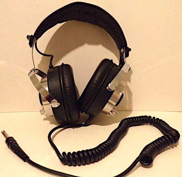 Hi - Fi  Ακουστικά   Akai   ASE - 30