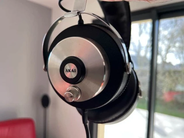 Hi - Fi  Ακουστικά   Akai   ASE - 30