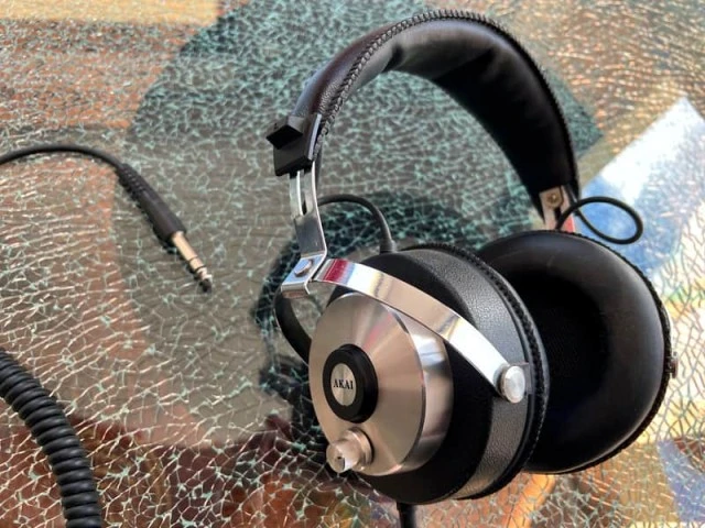 Hi - Fi  Ακουστικά   Akai   ASE - 30
