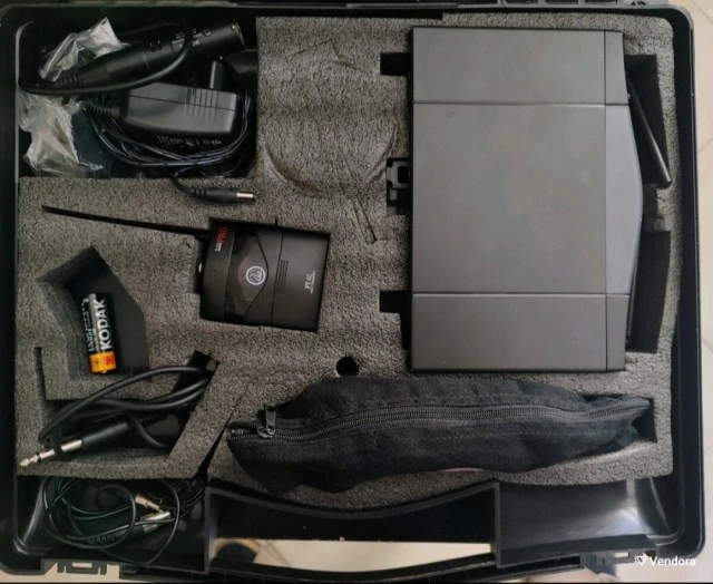 Μικρόφωνο AKG με πομποδέκτη SR40