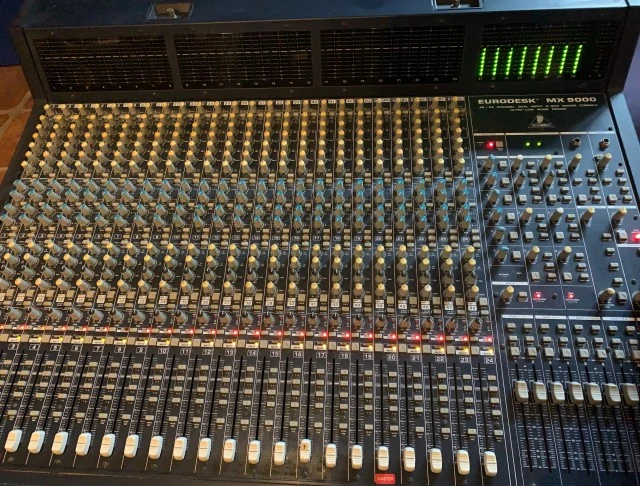 Behringer Eurodesk MX9000 Mixing Console