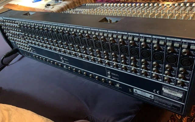 Behringer Eurodesk MX9000 Mixing Console