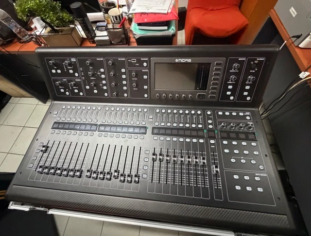 Midas M32 Live