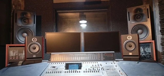 Genelec 1037 Studio monitors 