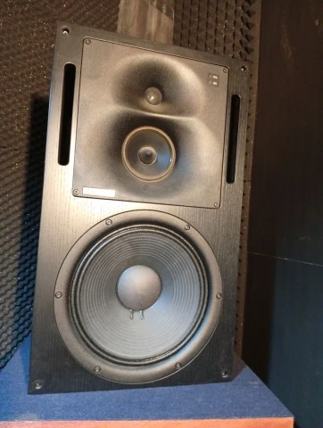 Genelec 1037 Studio monitors 