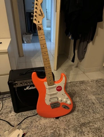 Fender Squier strat HSS TCoral + Marshal
