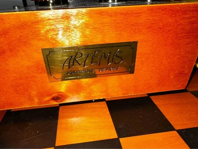 Δύο λαμπάτοι ενισχυτές ARTEMIS MONOBLOCK